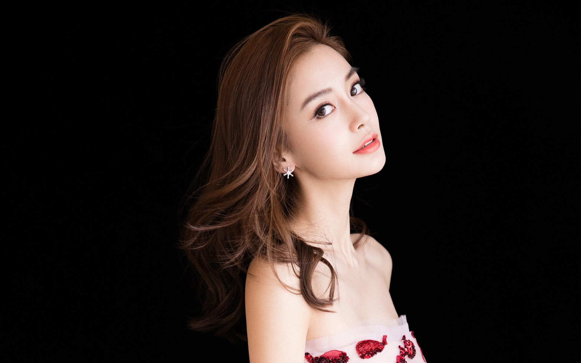 九游游戏中心官网-《Dota 2国际赛，传奇战队再度问鼎巅峰》，dota传奇比赛